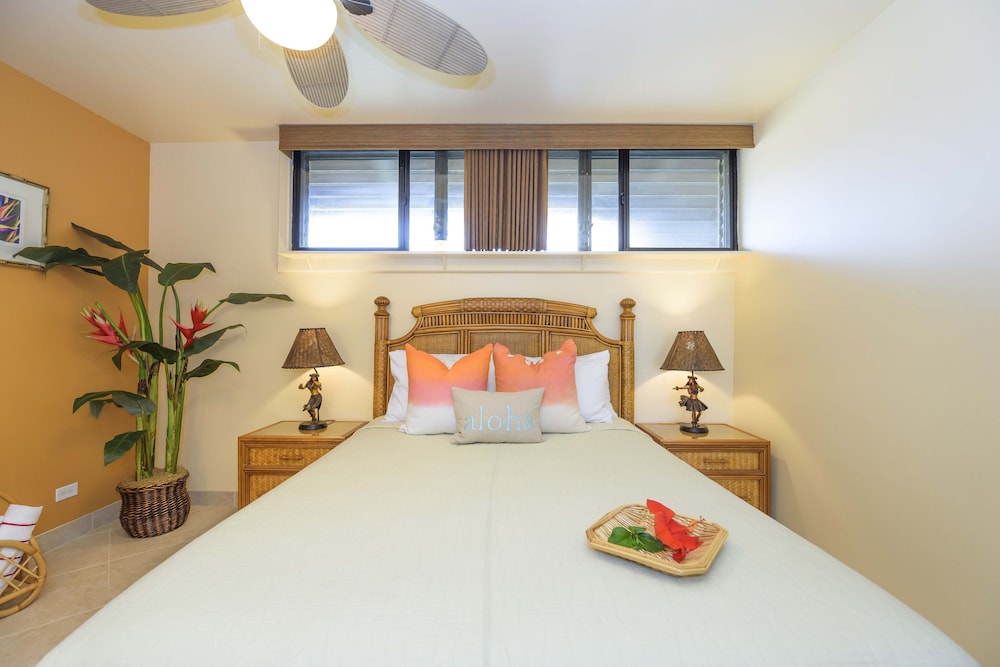 Papakea H404 3 Bedroom Condo by RedAwning