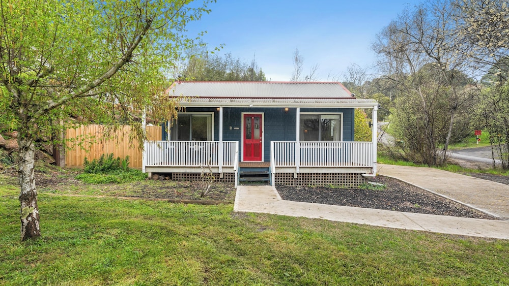 Gray Chalet in Daylesford