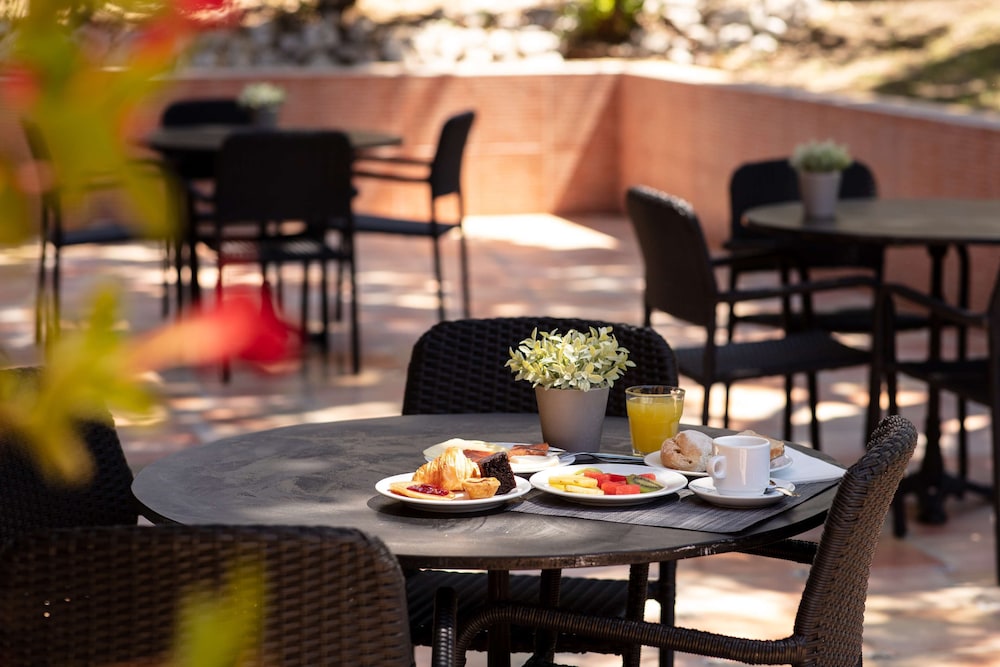 Setubal Vacations - Hotel Campanile Lisbon South - Setubal - Property Image 1