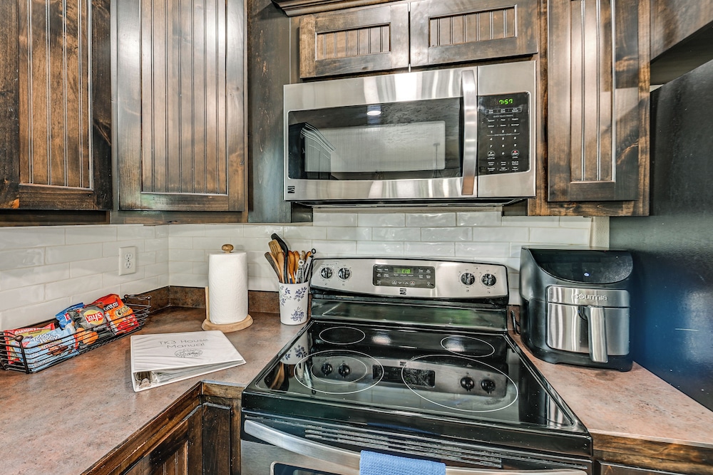 Walk to Downtown: Family-friendly Cody Home!