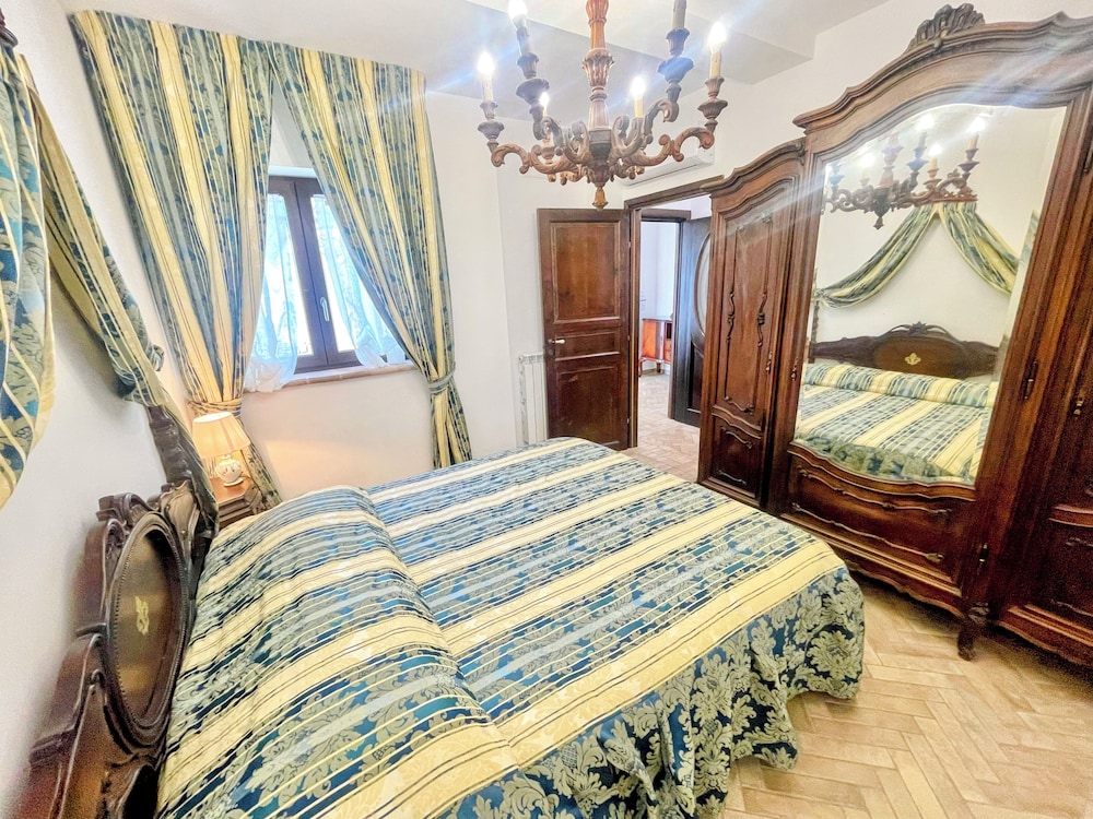 Charming Villa in Umbria - Sleeps 16 - Lake View - Pool, Jacuzzi and Events Room