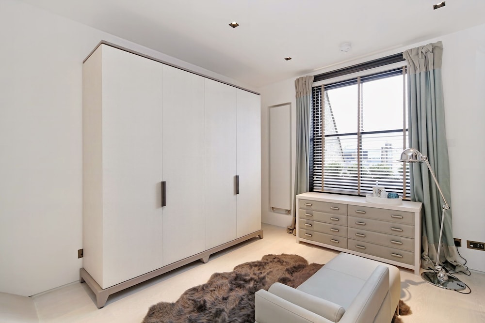 Super Premium - Cadogan Square 3 Bedroom Apartment