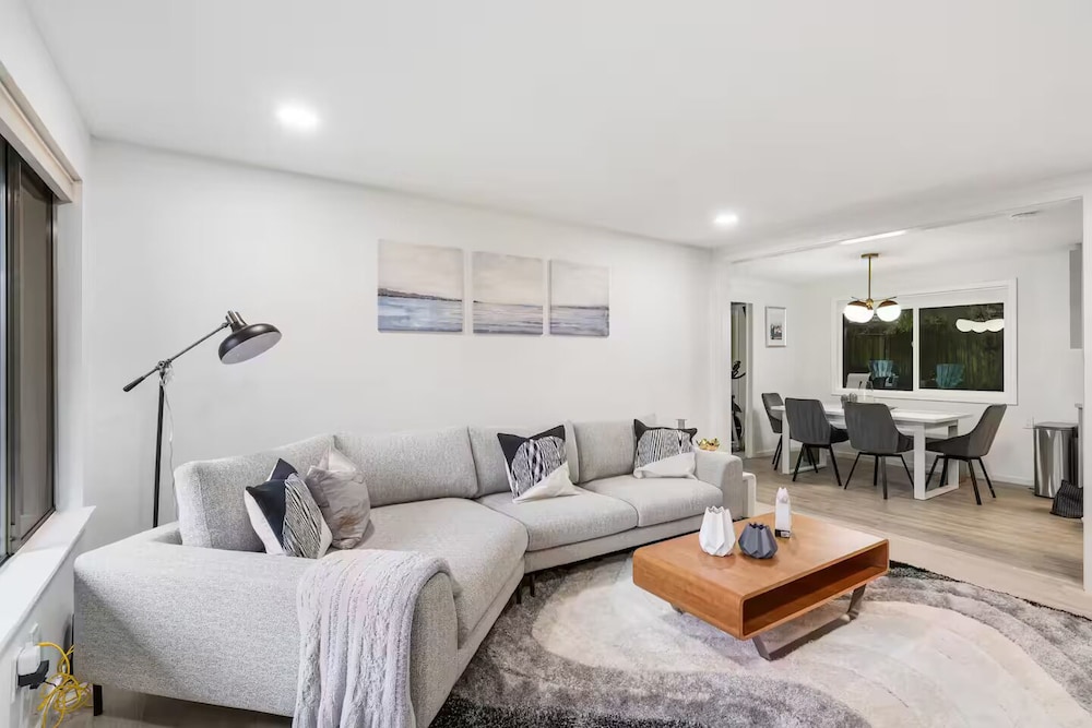 Comfortable Kirkland Home for Family & Remote Work