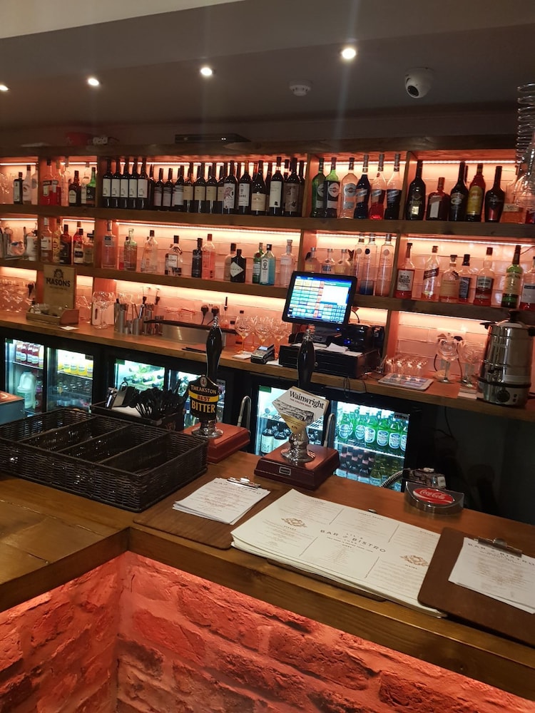 Lil's Bar and Bistro