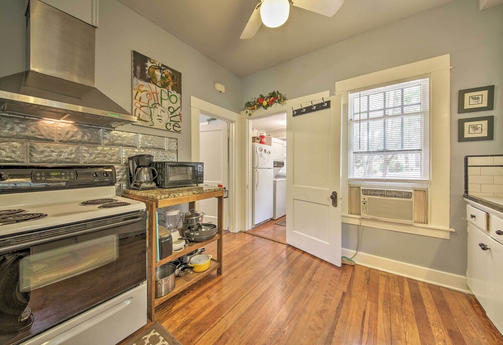 Charming Canyon Lake Cottage w/ Pool BBQ Pit! - Property Image 33