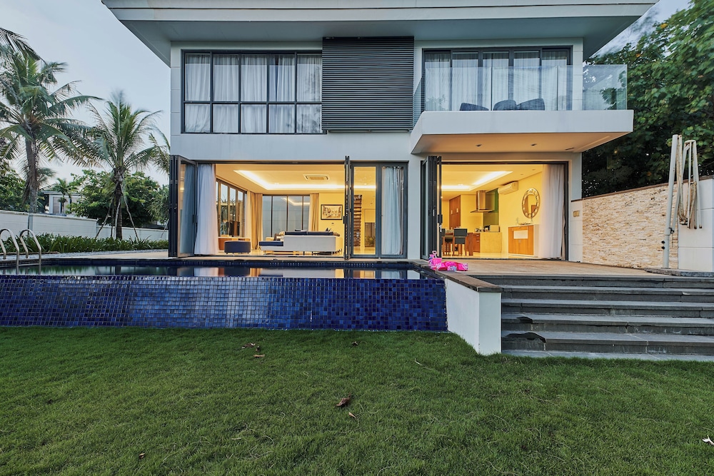 Danang Private Swimming Pool Villa view 4