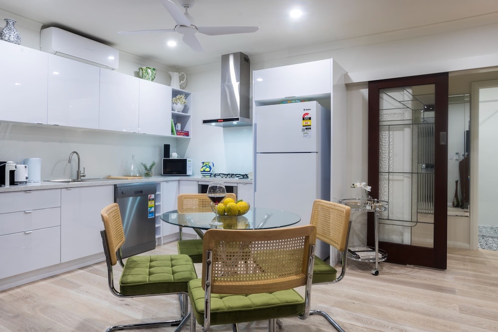 Beautiful Pet Friendly 1BR Cottage With Patio