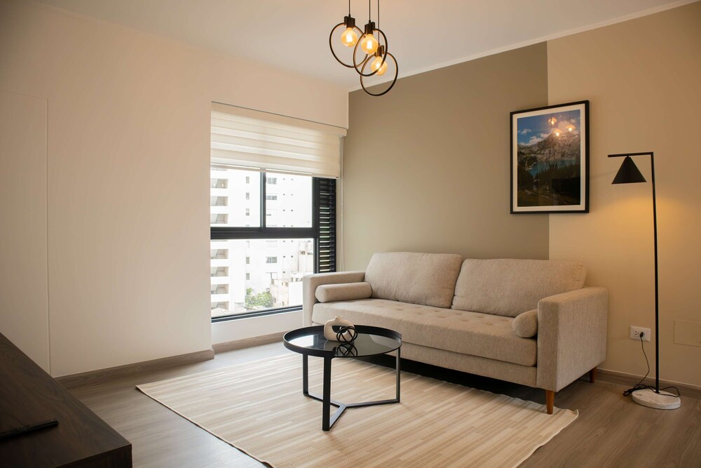w Well-located 2BR in Miraflores