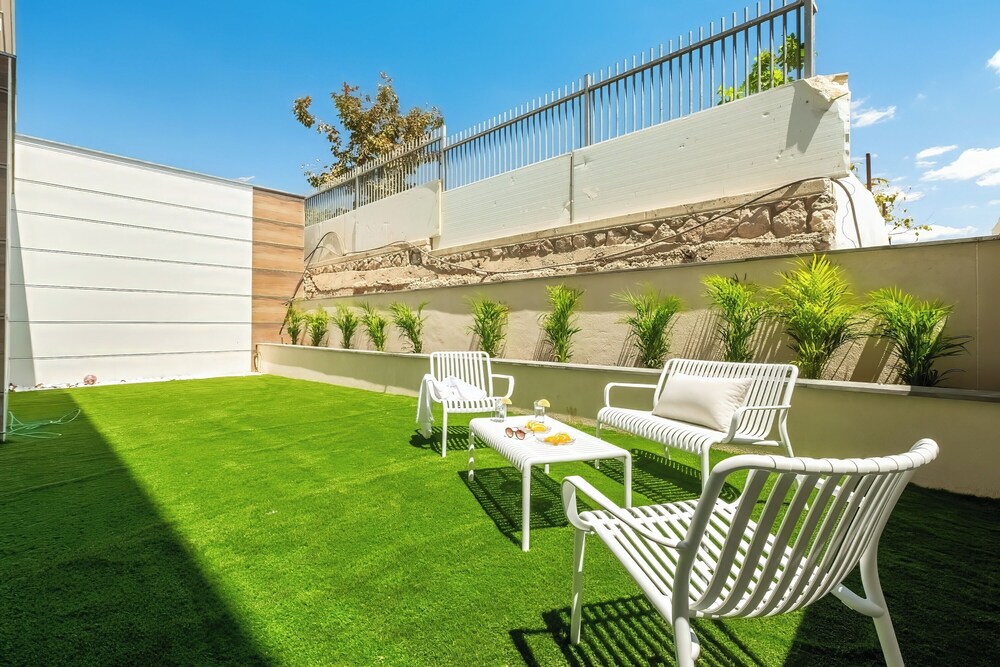 Red Canyon Garden Stay by Sea N' Rent