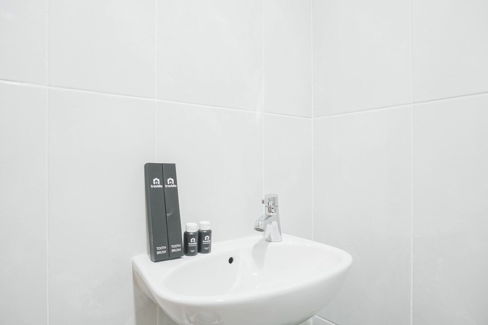 Nice And Cozy Studio At Evenciio Margonda Apartment, Depok - 9