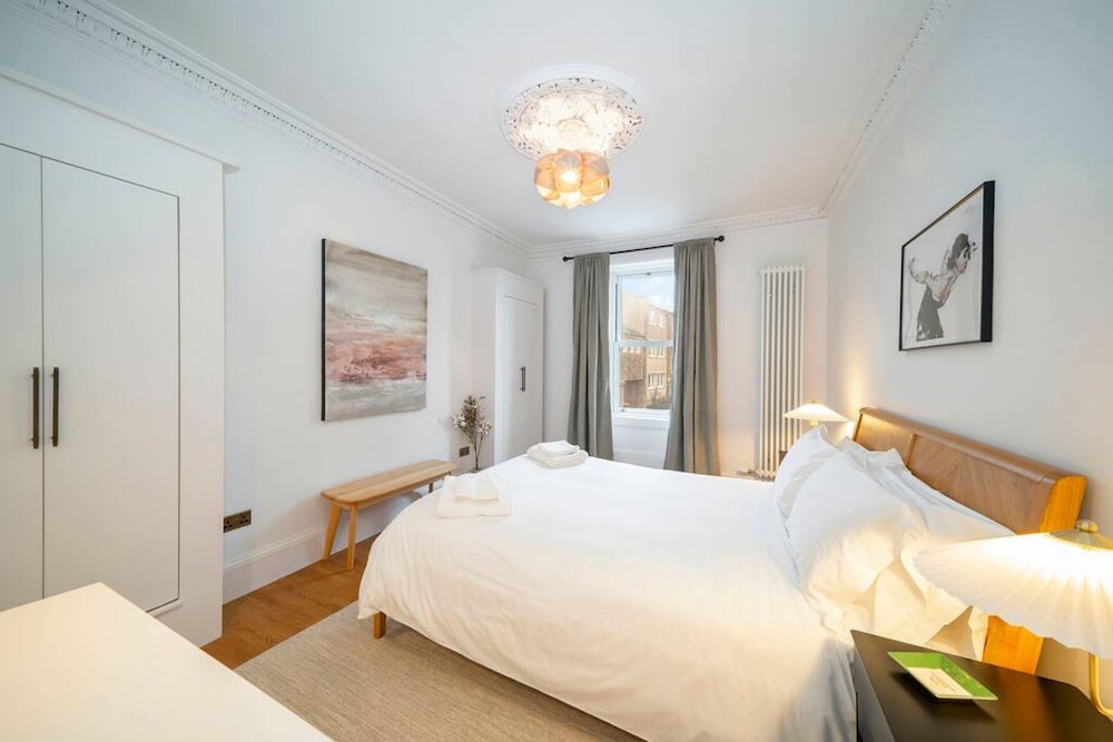 Regal Residence - Metropolitan Luxury view 5