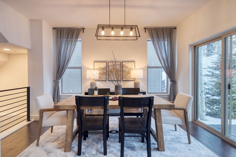 Abigail Drive Year-round Retreat With Hot Tub Near Park City Adventures Skiing