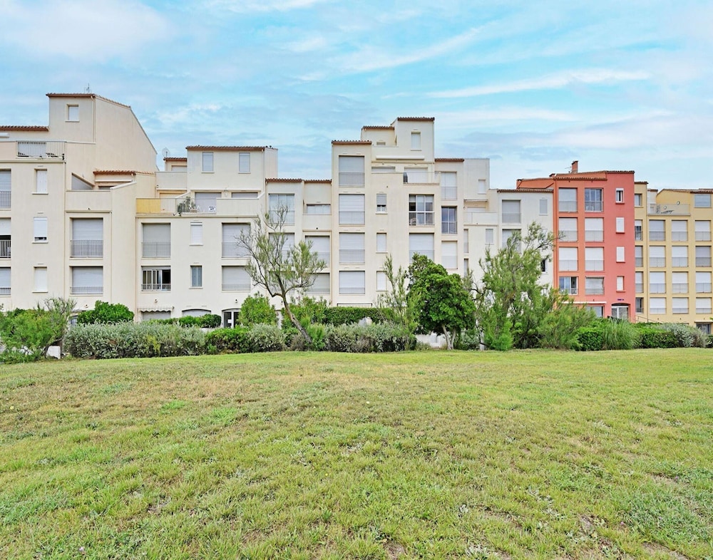 City-centered Comfort in Agde