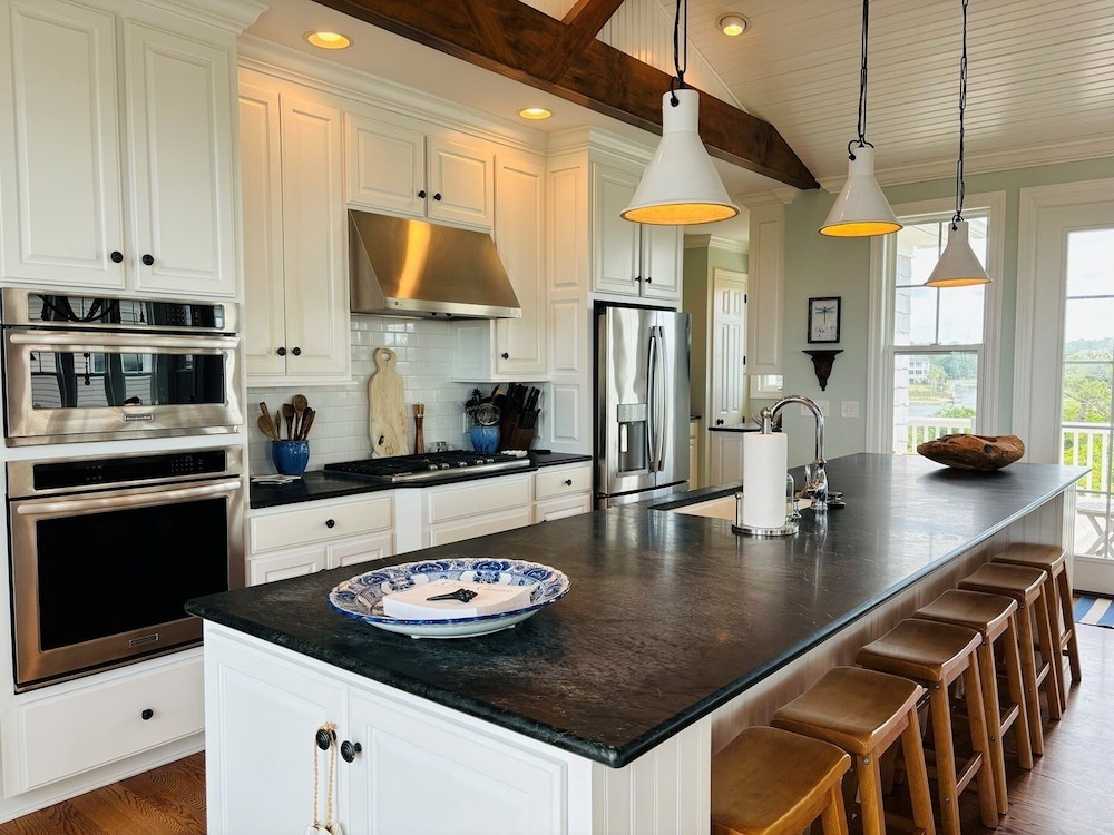 Gray Goose 5 Bedroom Home by RedAwning