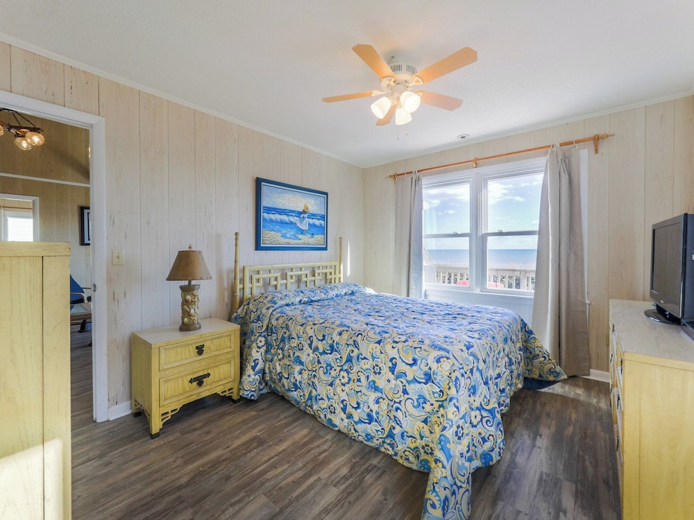 Pelican Perch by Topsail Realty