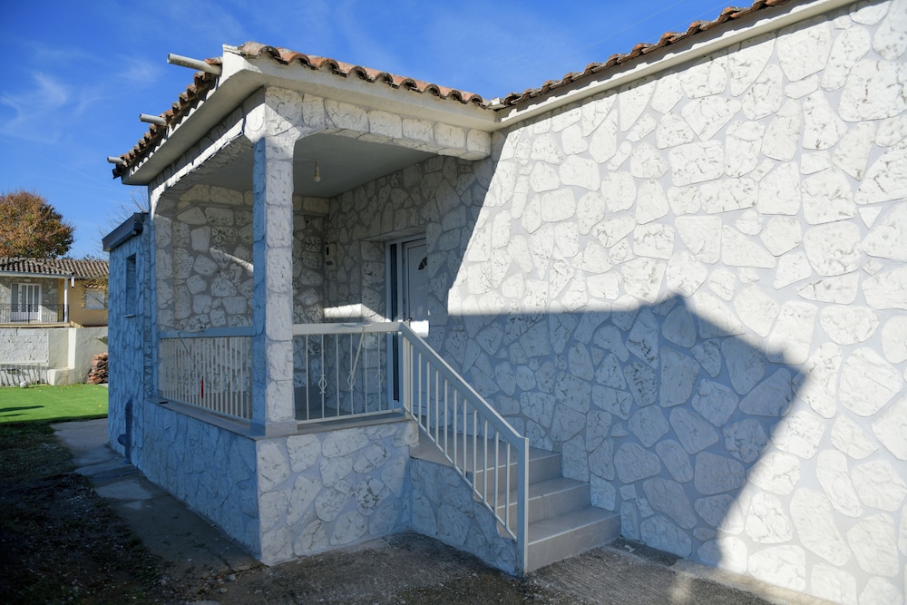 Vayas Residences Legacy