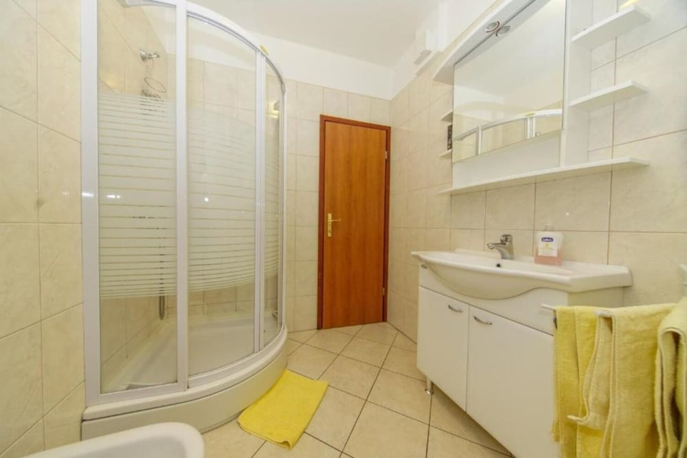 Brane - Economy Apartments - A2 photo 2
