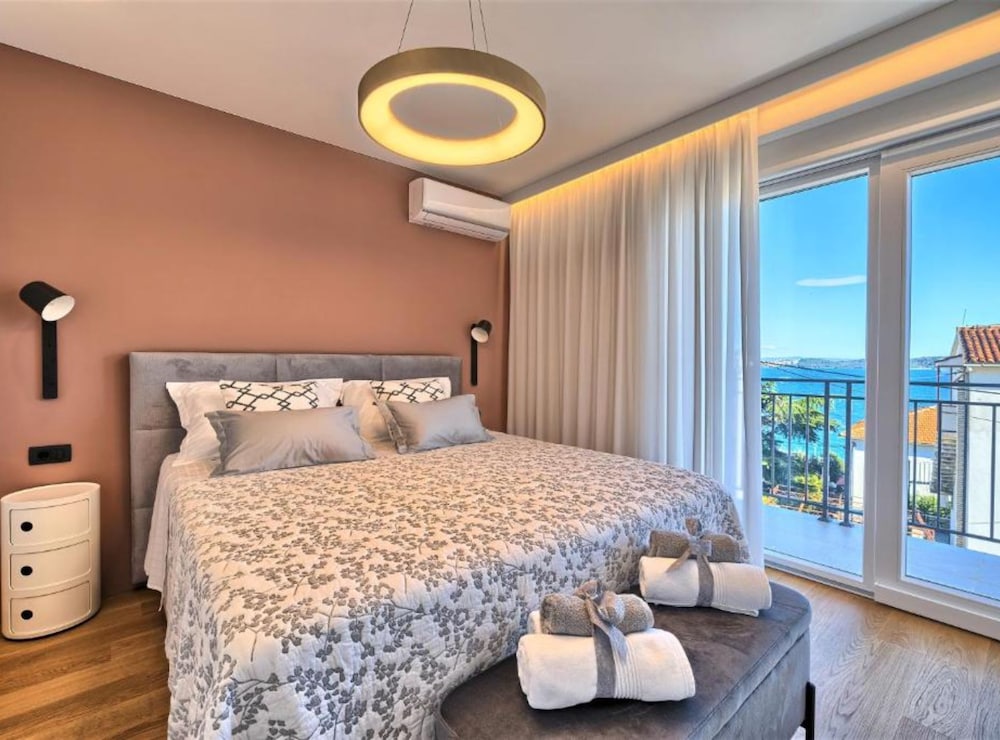Apartment Aniva - 50 m From the sea