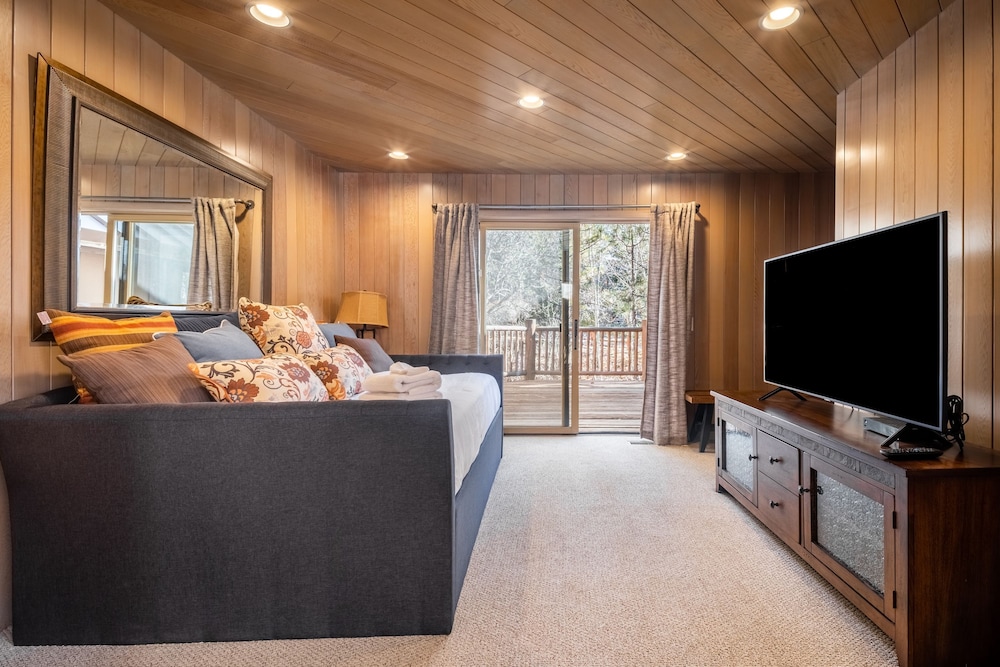 Heavenly Valley by Avantstay Home w Pool Sauna Hot Tub Game Room Tennis Crt Basketball Crt