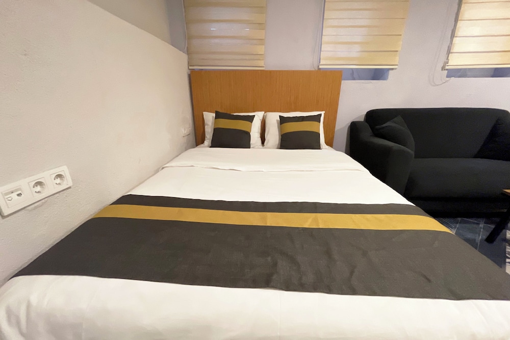 Charming studio apt with fast WiFi and AC near Nisantasi and Taksim #101
