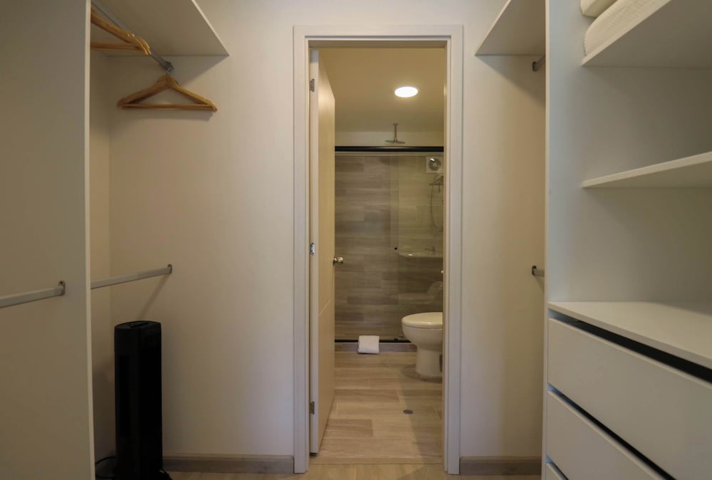 w Alluring 1BR With Balcony in Miraflores