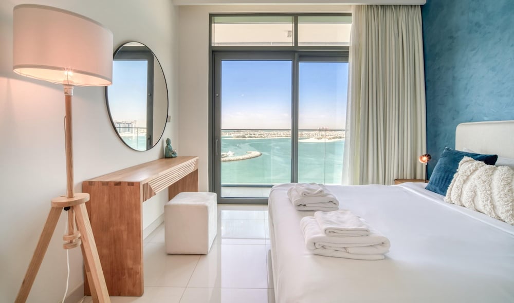 Luxury Sea View Living on Emaar Beachfront