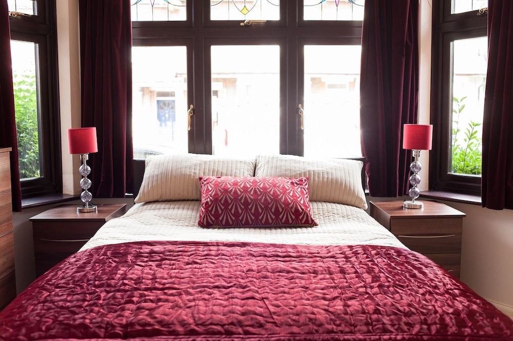 Watford stays - 4bed house view 2