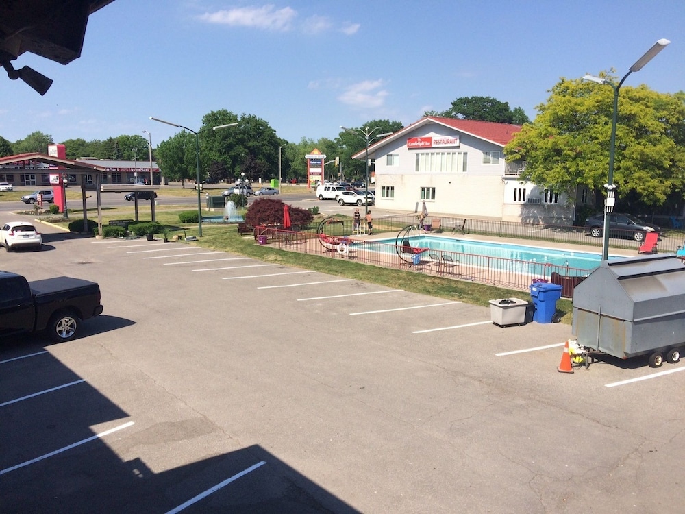 Candlelight Inn - Image 5