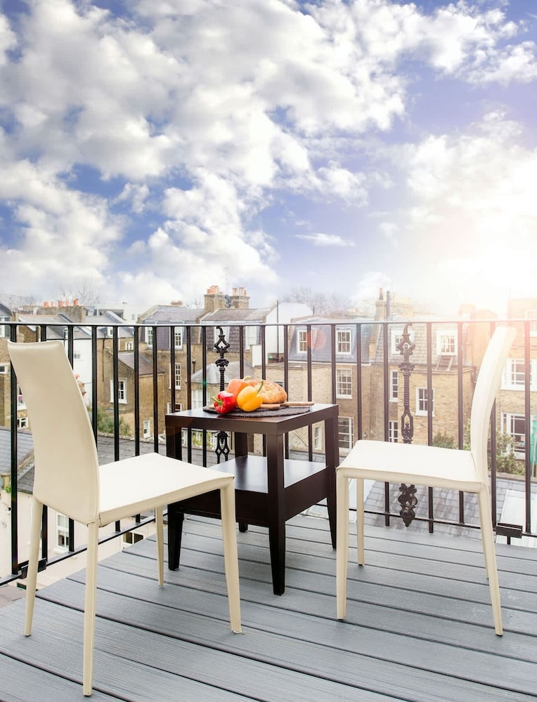 Bright Chelsea apt sun Terrace