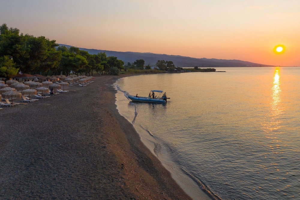 Makis Inn Resort