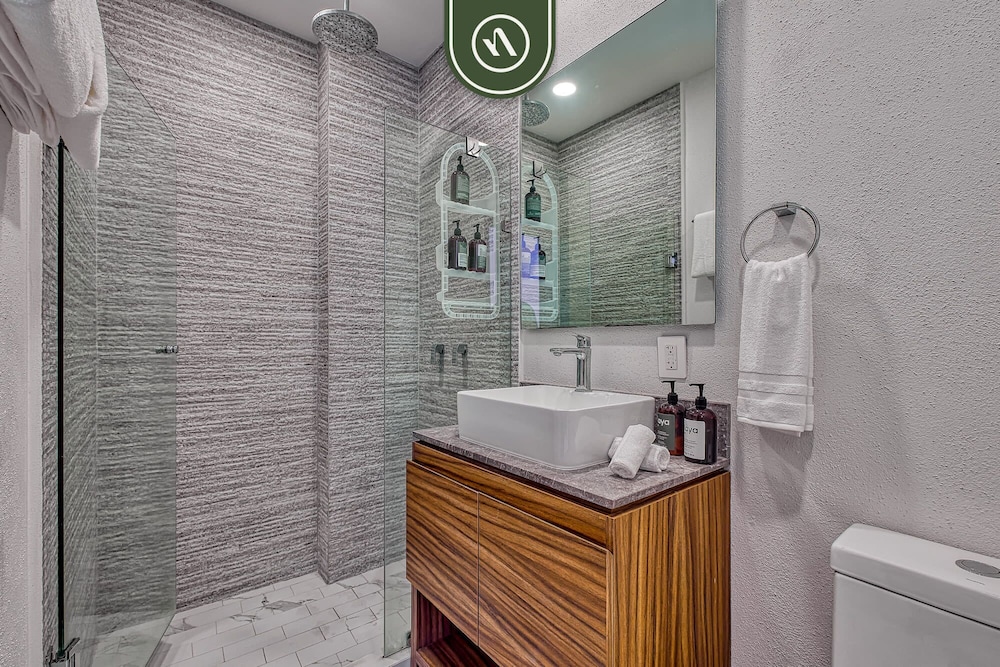 2BR Condo With Private Balcony - Padel Court
