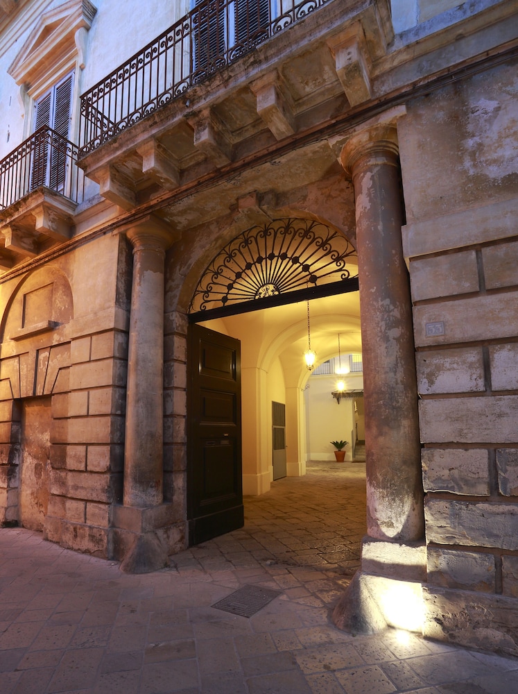 Personè Palace