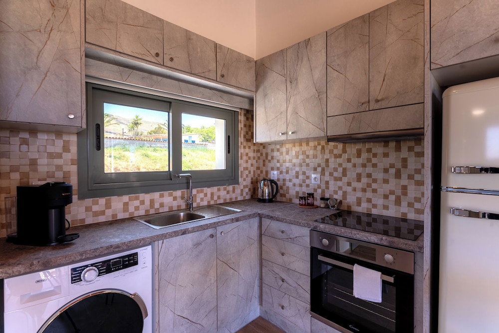 Apolithon Premium Houses