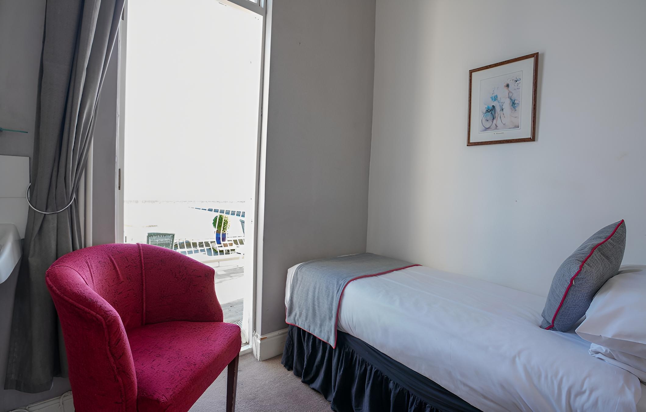 OYO Shanklin Beach Hotel