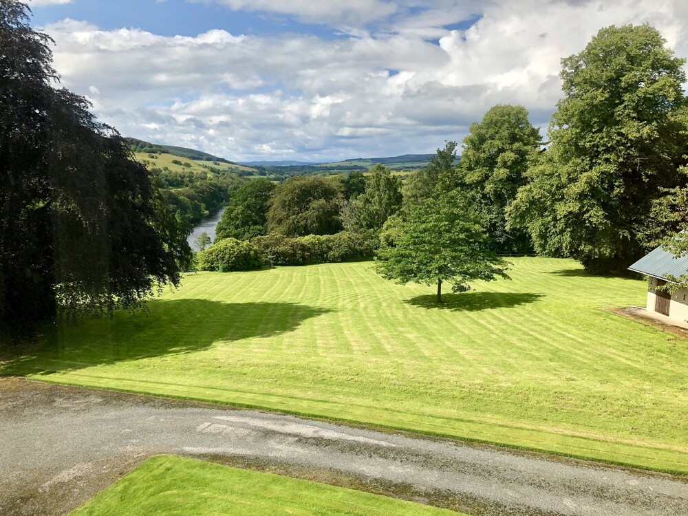 Netherdale House and Coach House