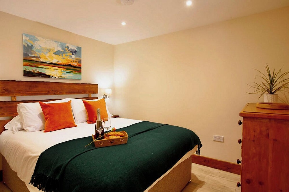 Hayne Barn Estate - Private Estate : 6 Eco Lodges - 1 Studio