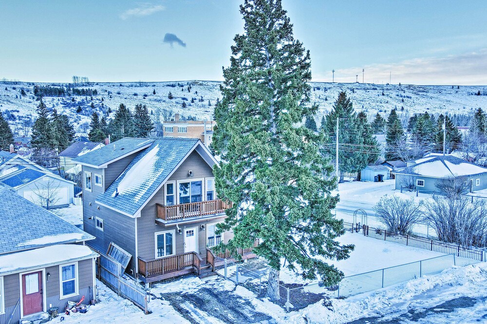 Modern Red Lodge Cabin - Walk to Broadway Ave view 5
