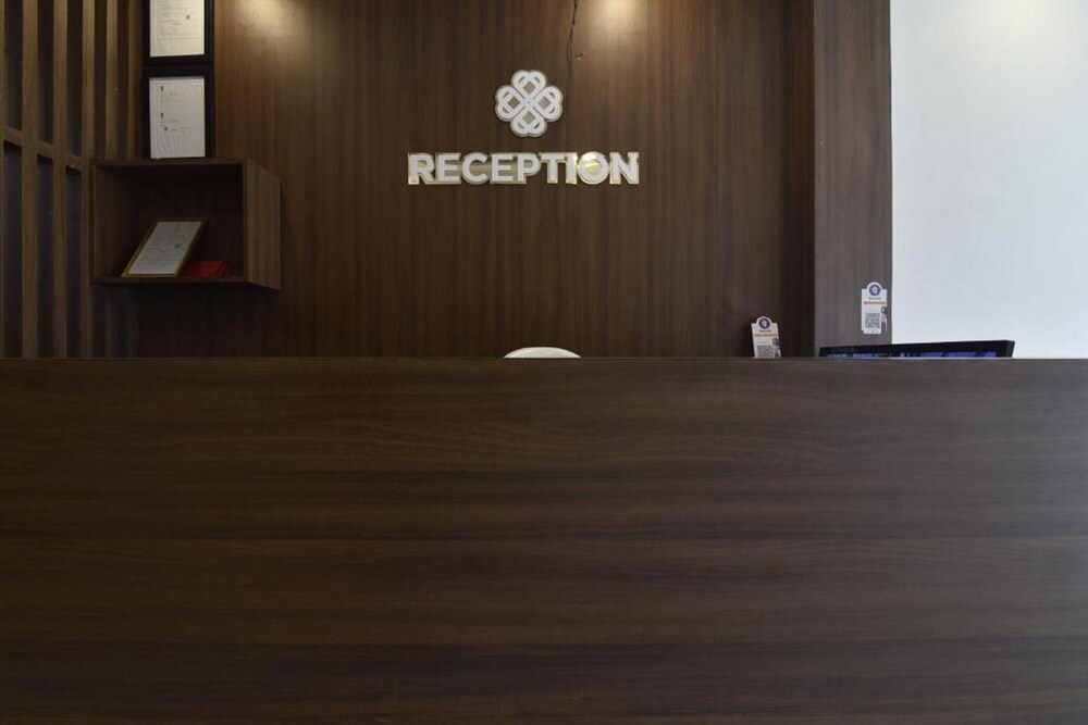 Lobby & Reception