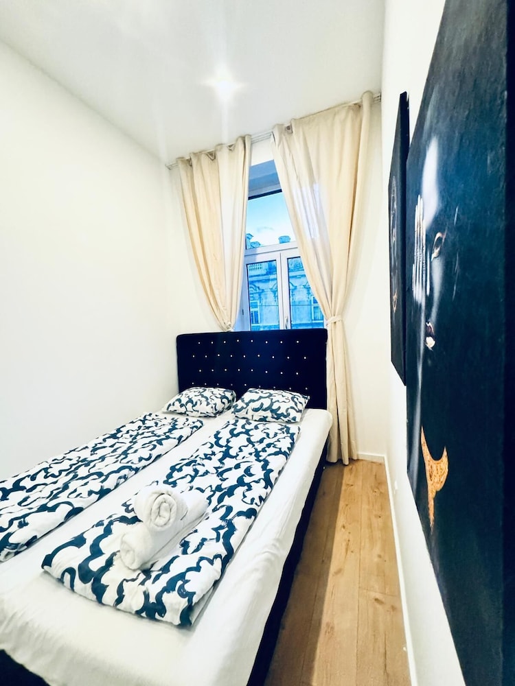 Spacious 3BR Near Kaufpark Alterlaa