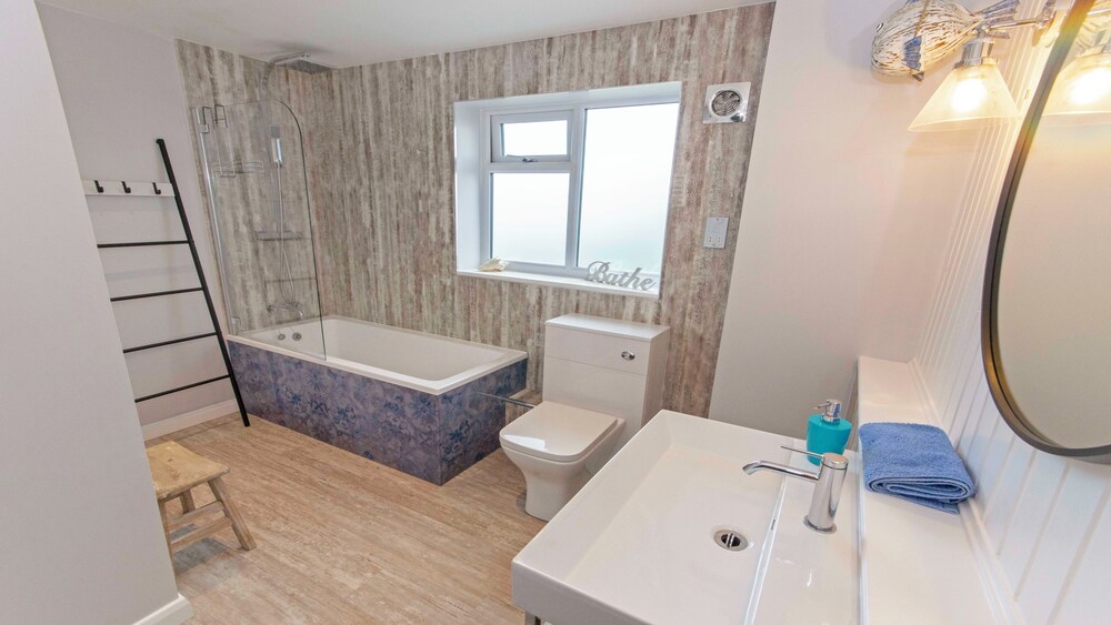 Ladywell Croyde 6 Bedrooms, Sleeps 12, Hot Tub