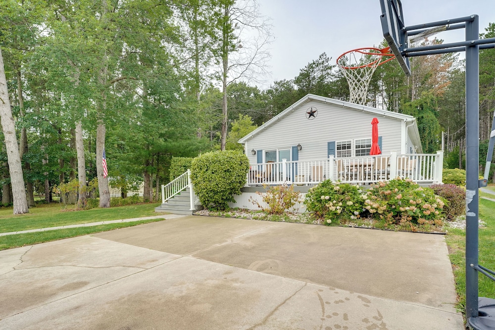 1 Mi to Silver Lake Sand Dunes: Family Gem w/ Yard