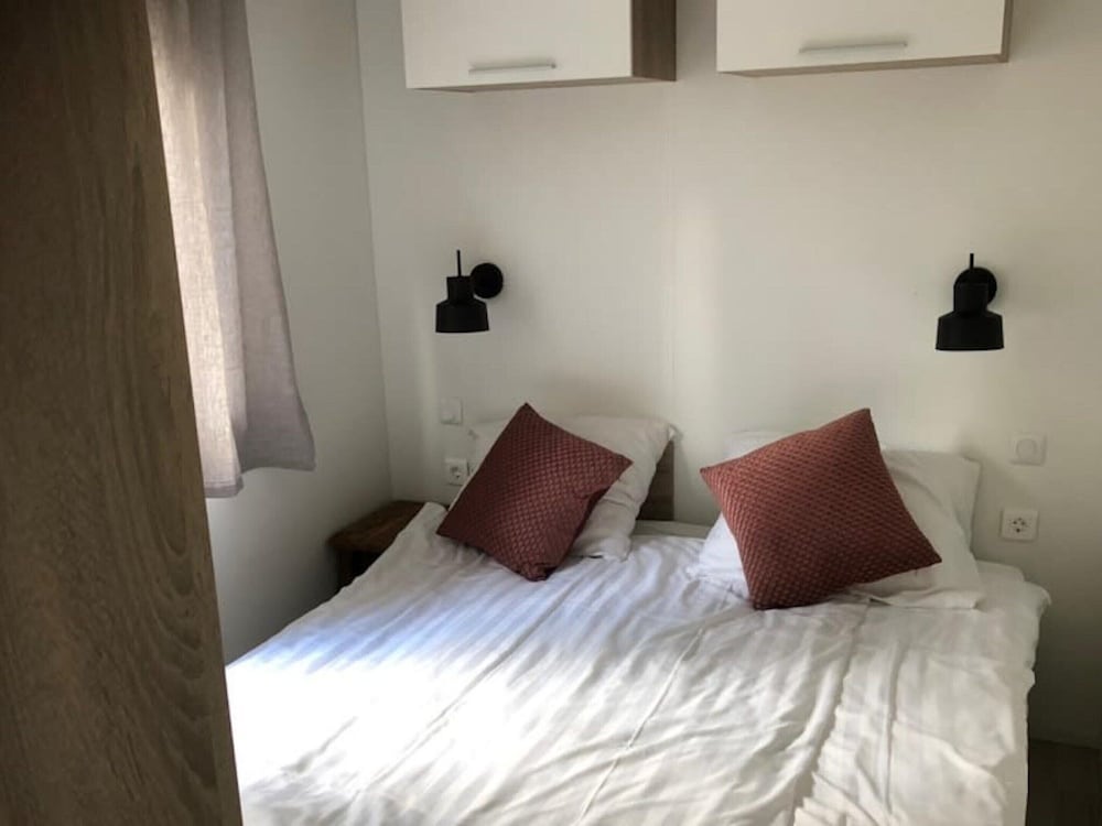 Peaceful Stay Near the Woods
