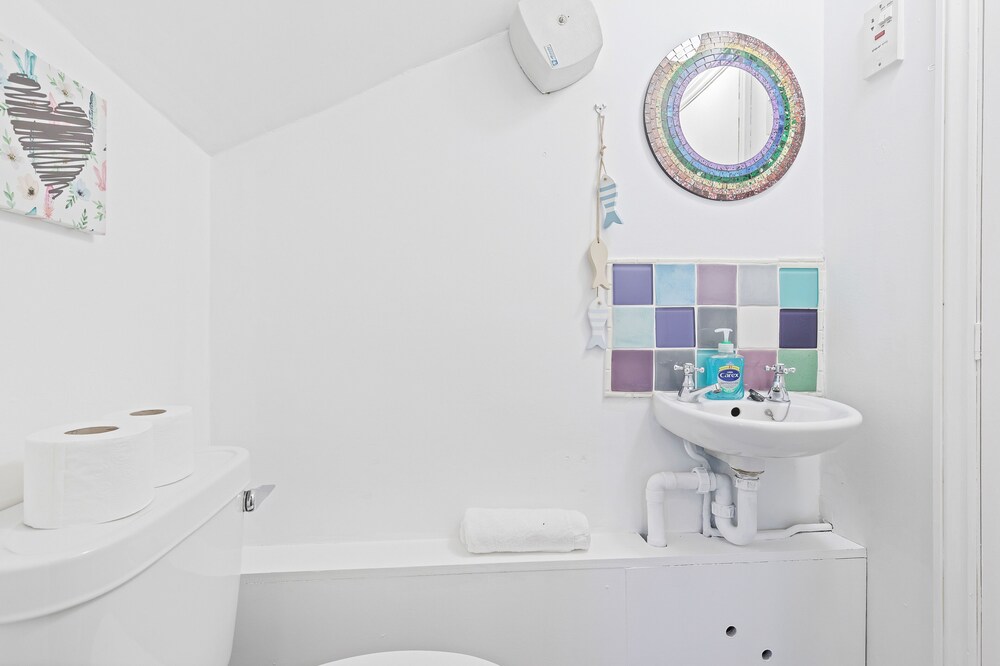 Pebble Mews House | By My Getaways | Parking for one small car