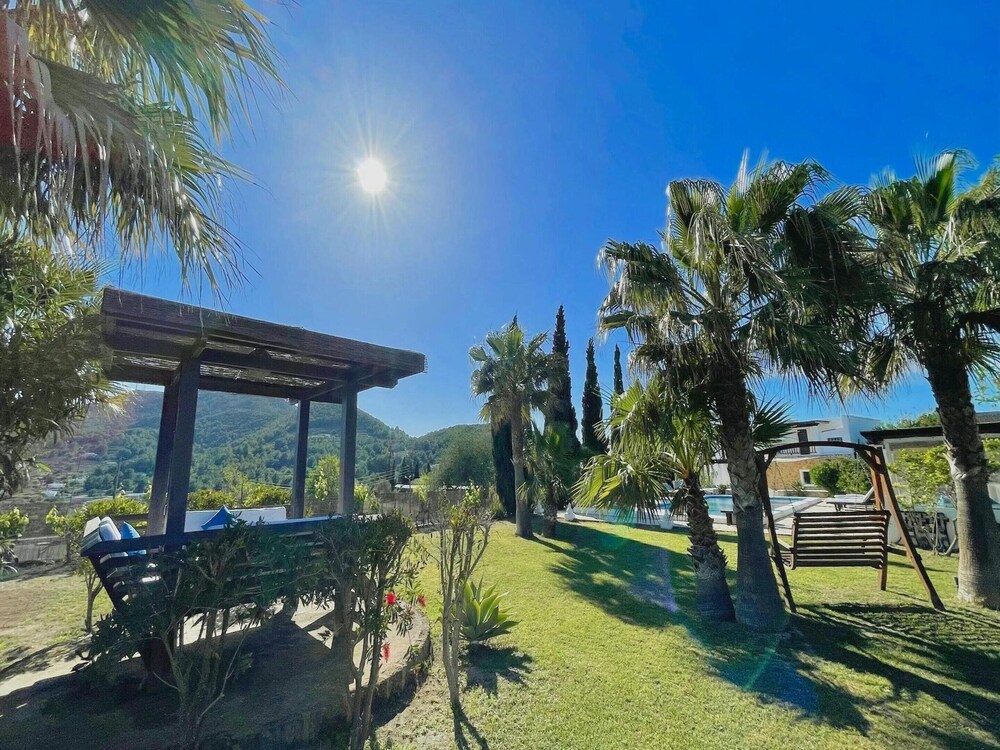 Holiday Home Near Stunning Beaches