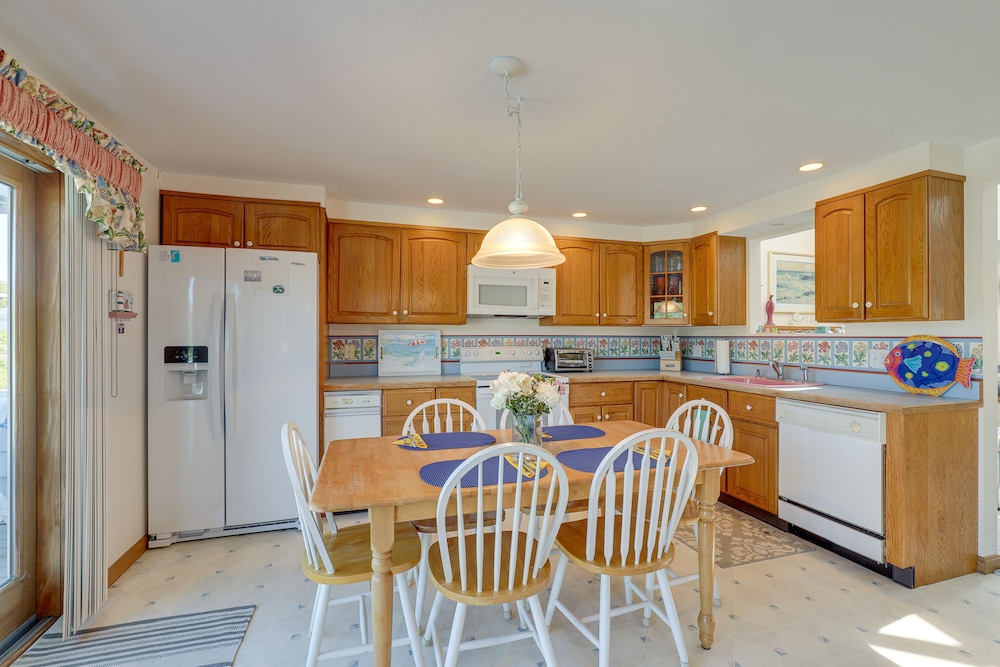 Inviting Rockport Rental w/ Deck: Walk to Beach!