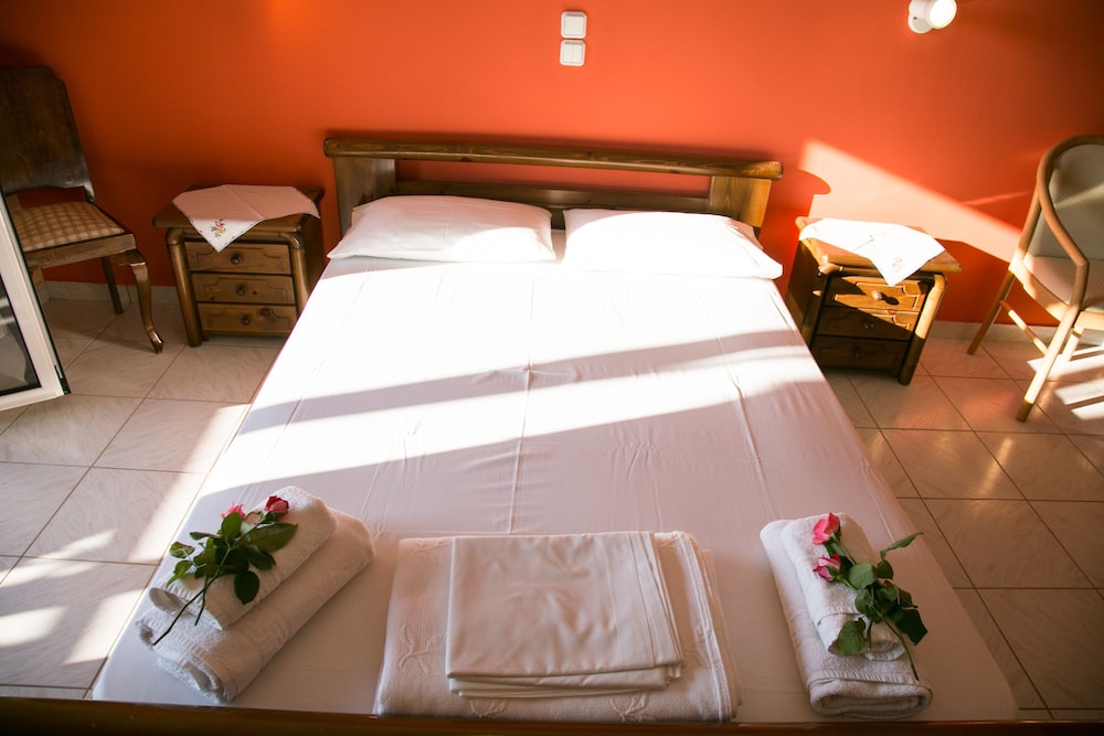 Almyros Studios & Apartments