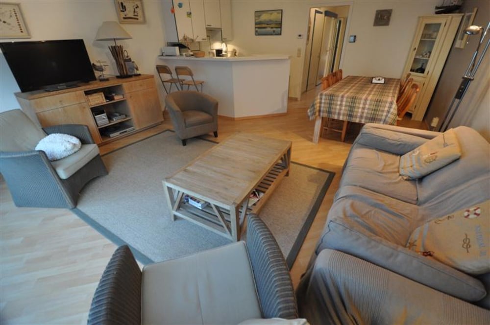 Apartment in Duinbergen With Side Sea View