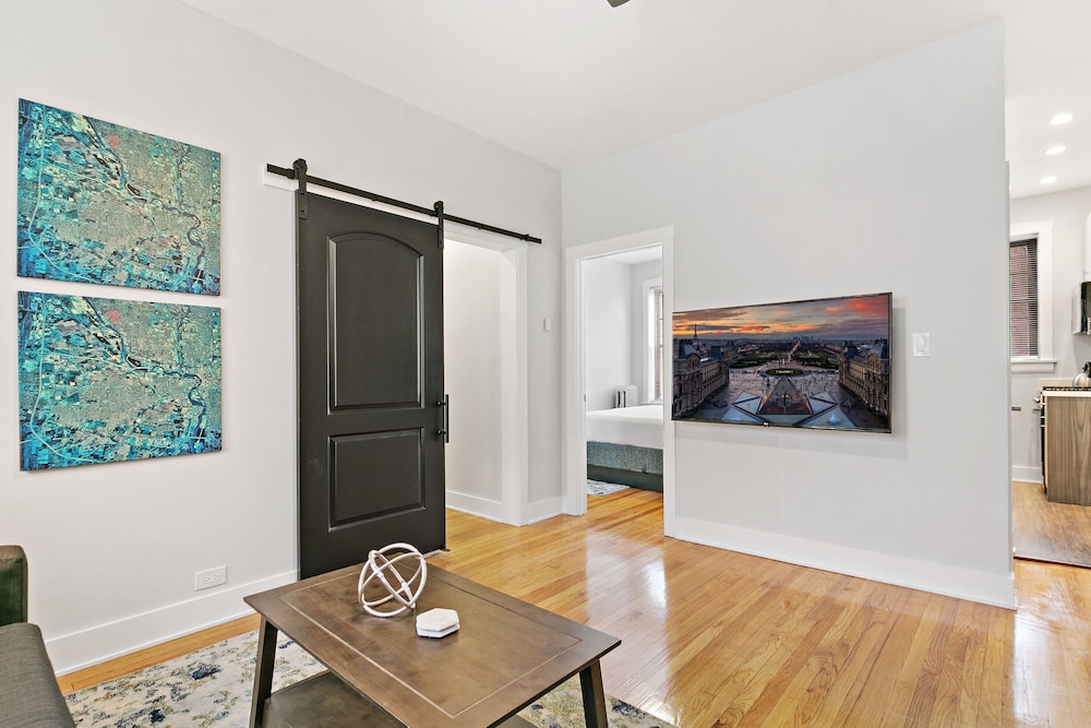 Central 1BR Retreat - Belmont E1