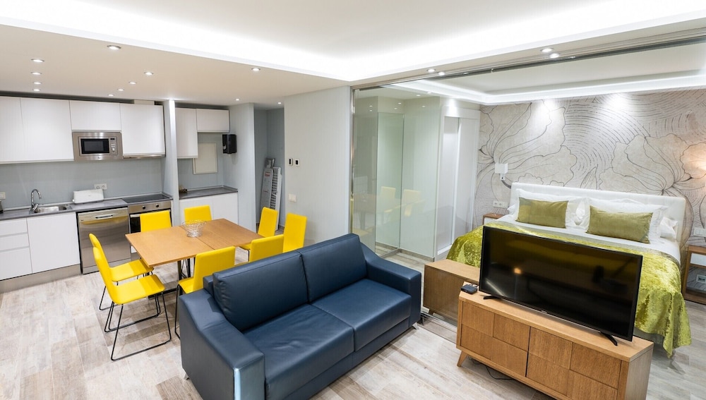 THE MIRROR & SPA by Elegant Residences