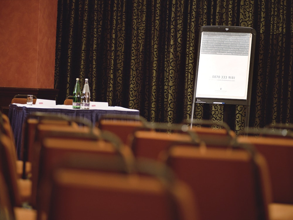 West Drayton Vacations - Thistle London Heathrow Terminal 5 - Property Image 11